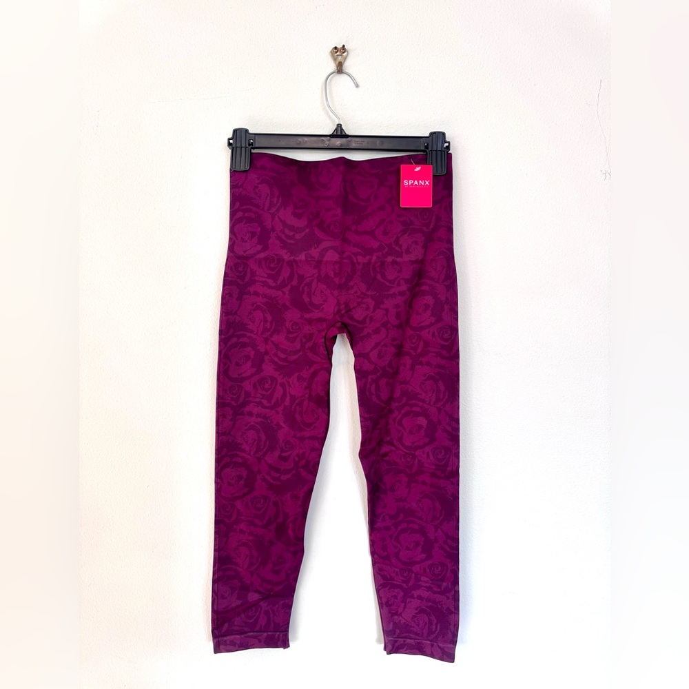 NWT SPANX Garnet Rose Look At Me Now Seamless Cropped Leggings
